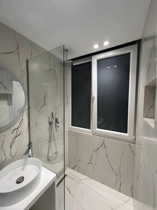 Spacious Apartment Ish-Blloku Area 티라나 외부 사진